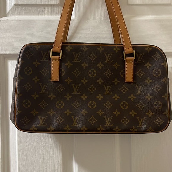 LOUIS VUITTON Cite Shoulder Bag - Picture 2 of 16